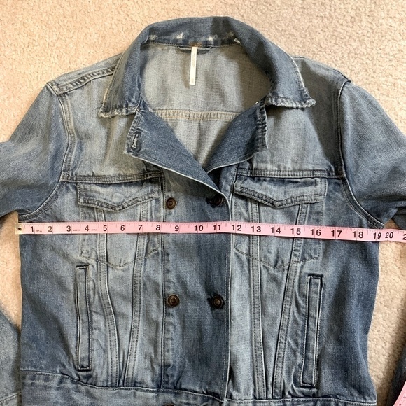 Free People oversized Women Jean Denim Jacket Lightly Distressed  XS to Small - Picture 6 of 8